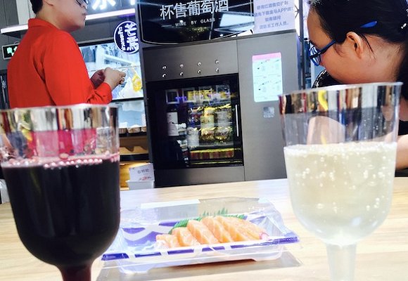 永辉超级物种开了几间快闪店 想看有多少人愿意深夜去喝酒