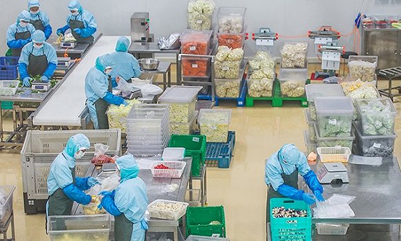 海底捞卖上了半成品菜肴 要把企业客户和个人消费者“一网打尽”