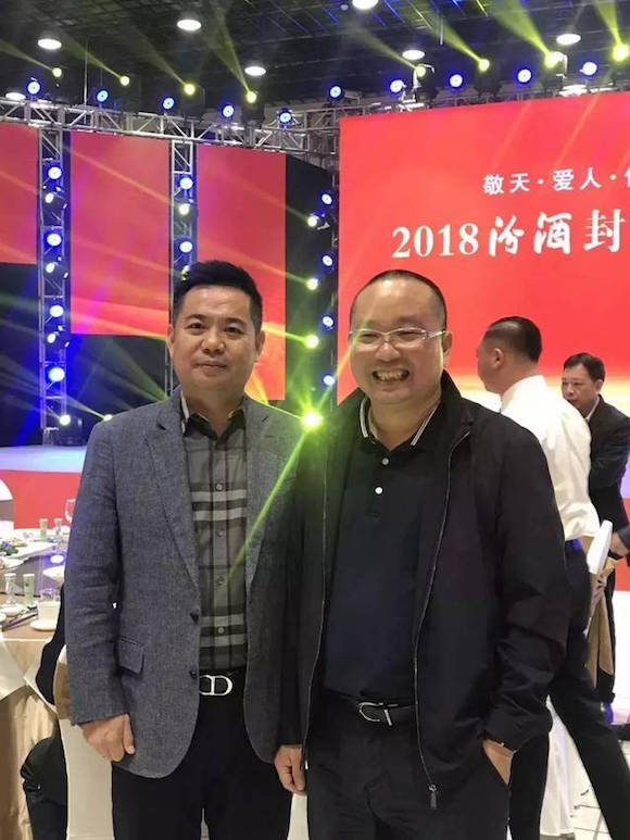 茅台市值一年跌去3000亿,白酒大佬抱团取暖