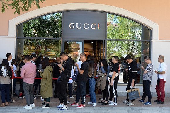 过年买新衣,你还会选择奥特莱斯吗?