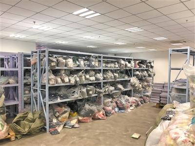 拉夏贝尔北方总部积压库存大甩卖“低至29元”